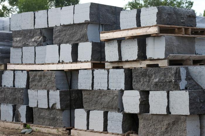 Keystone Gray Limestone Sawn Wall