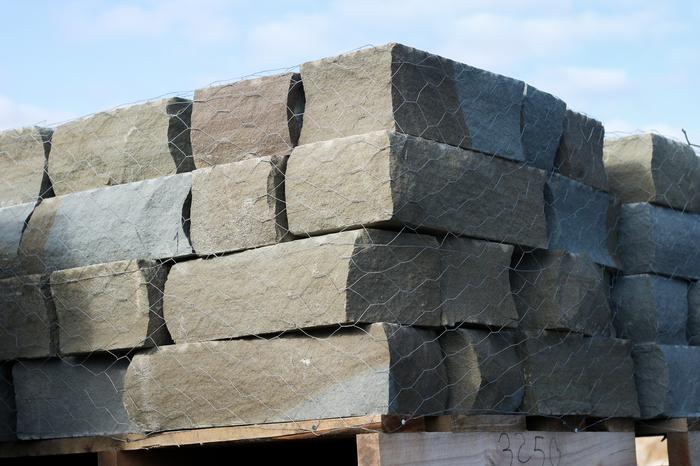 New York Bluestone Sawn Wall